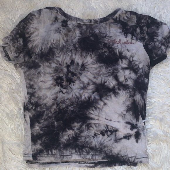 “𝙽𝙾 𝙱𝙰𝙳 𝚅𝙸𝙱𝙴𝚂“ 𝚃𝙸𝙴𝙳𝚈𝙴 𝚃𝙾𝙿 - Picture 3 of 4